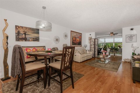 Condominio en venta en Sunrise, Florida, 1 dormitorio, 80.08 m2 № 2005336 - foto 2