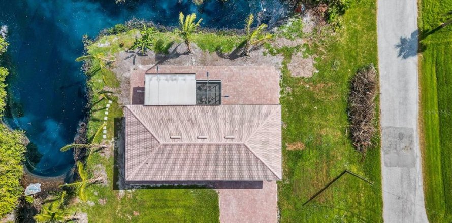 House in Venice, Florida 3 bedrooms, 148.64 sq.m. № 1640295