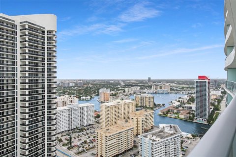 Снять в аренду кондоминиум в Холливуд, Флорида 3 спальни, 162.76м2, № 1966610 - фото 5