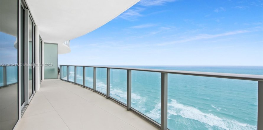 Кондоминиум с 3 спальнями в Холливуд, Флорида № 1966610