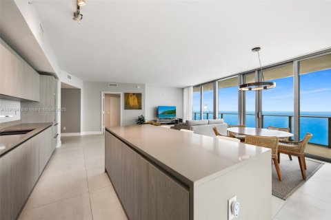 Снять в аренду кондоминиум в Холливуд, Флорида 3 спальни, 162.76м2, № 1966610 - фото 24