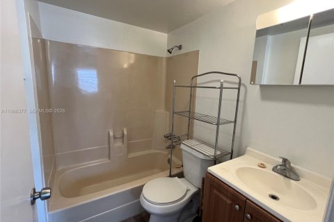 Снять в аренду виллу или дом в Холливуд, Флорида 1 спальня, 138.05м2, № 2051647 - фото 5