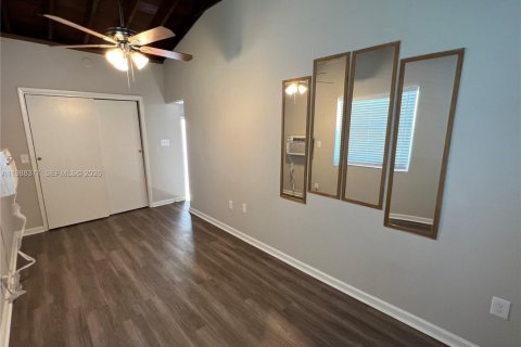 Снять в аренду виллу или дом в Холливуд, Флорида 1 спальня, 138.05м2, № 2051647 - фото 4