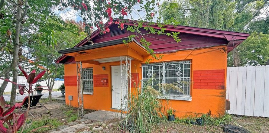 House in Tampa, Florida 2 bedrooms, 99.59 sq.m. № 2102629
