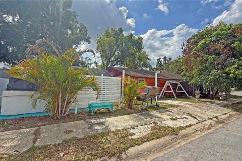 House in Tampa, Florida 2 bedrooms, 99.59 sq.m. № 2102629 - photo 6