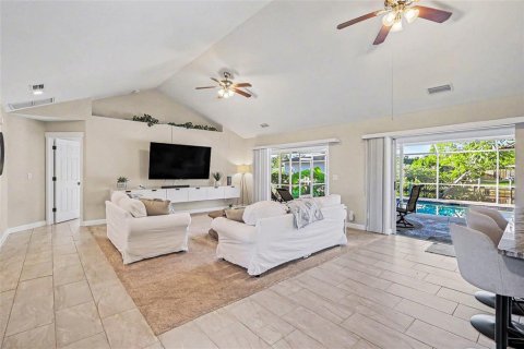 Villa ou maison à vendre à North Fort Myers, Floride: 3 chambres, 159.51 m2 № 2418751 - photo 3