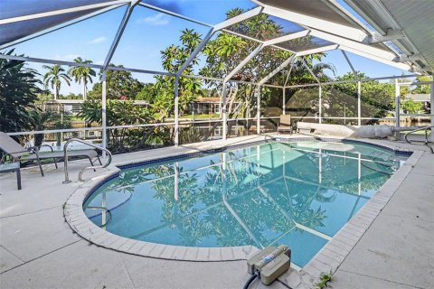 Villa ou maison à vendre à North Fort Myers, Floride: 3 chambres, 159.51 m2 № 2418751 - photo 19