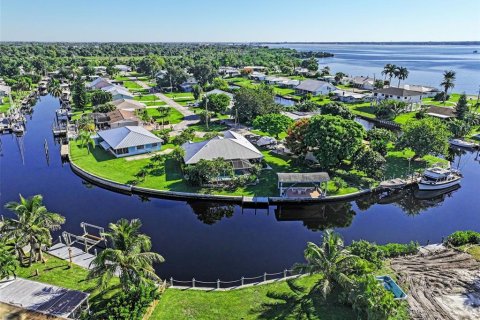 Villa ou maison à vendre à North Fort Myers, Floride: 3 chambres, 159.51 m2 № 2418751 - photo 23