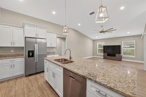 Casa en venta en Port Charlotte, Florida, 3 dormitorios, 173.63 m2 № 1917041 - foto 6