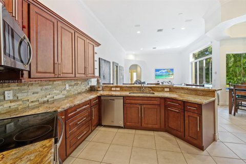 Купить виллу или дом в Уэстон, Флорида 5 спален, 252.6м2, № 1781855 - фото 9