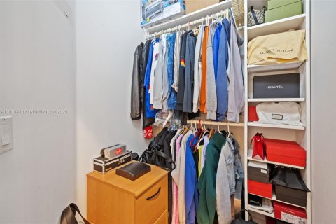 Купить виллу или дом в Уэстон, Флорида 5 спален, 252.6м2, № 1781855 - фото 15