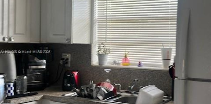 Кондоминиум с 1 спальней в Майами, Флорида № 1975832