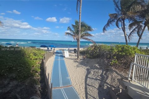 Copropriété à louer à Hallandale Beach, Floride: 1 chambre, 80.82 m2 № 2051465 - photo 13