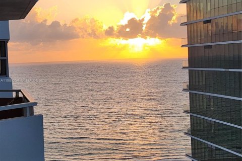 Copropriété à louer à Hallandale Beach, Floride: 1 chambre, 80.82 m2 № 2051465 - photo 12