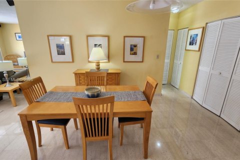 Copropriété à louer à Hallandale Beach, Floride: 1 chambre, 80.82 m2 № 2051465 - photo 4