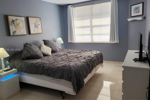 Copropriété à louer à Hallandale Beach, Floride: 1 chambre, 80.82 m2 № 2051465 - photo 8