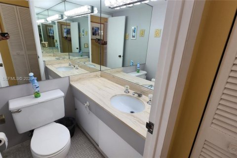 Copropriété à louer à Hallandale Beach, Floride: 1 chambre, 80.82 m2 № 2051465 - photo 6