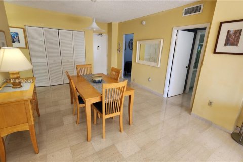 Copropriété à louer à Hallandale Beach, Floride: 1 chambre, 80.82 m2 № 2051465 - photo 3
