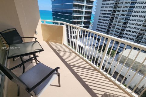 Copropriété à louer à Hallandale Beach, Floride: 1 chambre, 80.82 m2 № 2051465 - photo 10