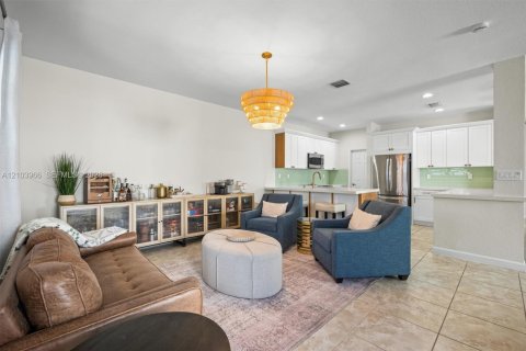 Casa en venta en Cutler Bay, Florida, 5 dormitorios, 231.51 m2 № 2412912 - foto 9