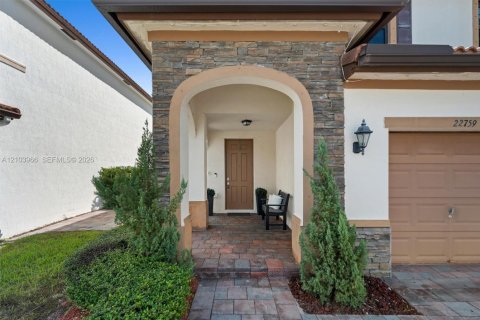 Casa en venta en Cutler Bay, Florida, 5 dormitorios, 231.51 m2 № 2412912 - foto 2