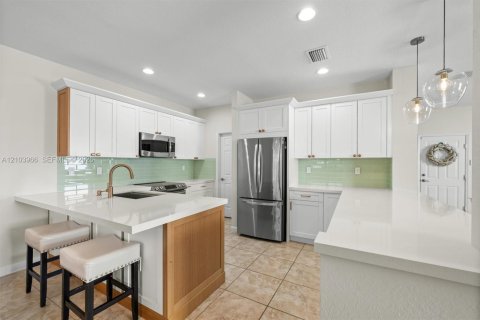 Casa en venta en Cutler Bay, Florida, 5 dormitorios, 231.51 m2 № 2412912 - foto 10