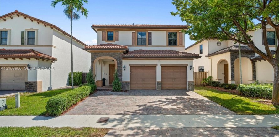 Casa en Cutler Bay, Florida 5 dormitorios, 231.51 m2 № 2412912