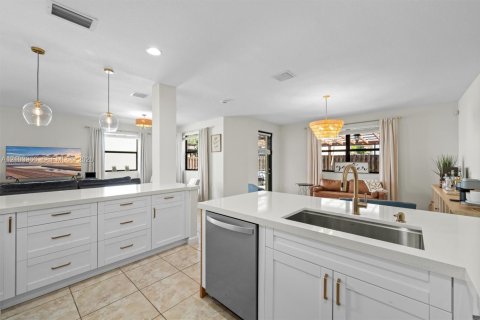 Casa en venta en Cutler Bay, Florida, 5 dormitorios, 231.51 m2 № 2412912 - foto 13