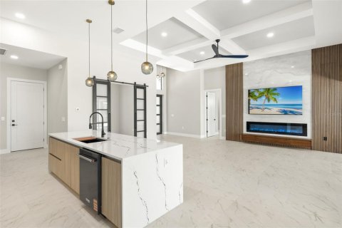 House in Cape Coral, Florida 3 bedrooms, 204.38 sq.m. № 1719494 - photo 25
