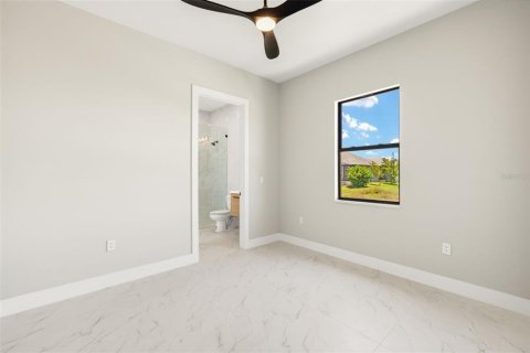 House in Cape Coral, Florida 3 bedrooms, 204.38 sq.m. № 1719494 - photo 14