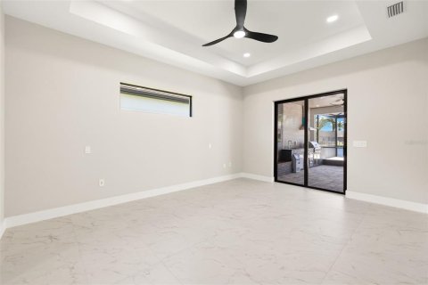 House in Cape Coral, Florida 3 bedrooms, 204.38 sq.m. № 1719494 - photo 9