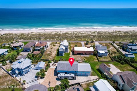 House in Fernandina Beach, Florida 4 bedrooms, 229 sq.m. № 771759 - photo 1