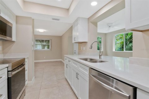 Villa ou maison à louer à Palm Harbor, Floride: 2 chambres, 151.62 m2 № 2285603 - photo 14