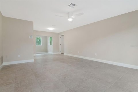Villa ou maison à louer à Palm Harbor, Floride: 2 chambres, 151.62 m2 № 2285603 - photo 3