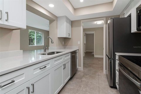 Villa ou maison à louer à Palm Harbor, Floride: 2 chambres, 151.62 m2 № 2285603 - photo 17