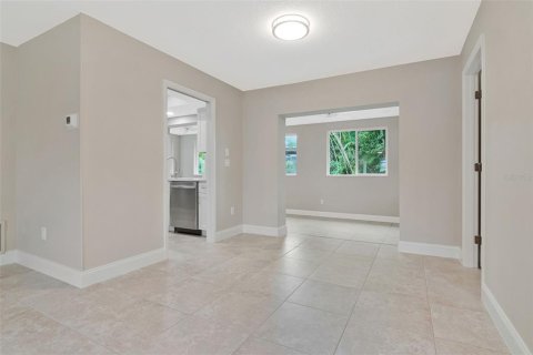 Villa ou maison à louer à Palm Harbor, Floride: 2 chambres, 151.62 m2 № 2285603 - photo 9