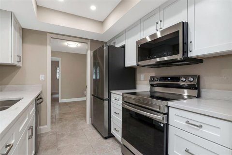 Villa ou maison à louer à Palm Harbor, Floride: 2 chambres, 151.62 m2 № 2285603 - photo 16