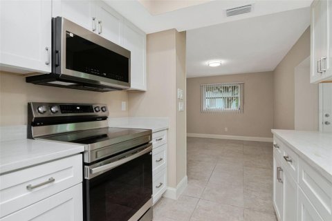 Villa ou maison à louer à Palm Harbor, Floride: 2 chambres, 151.62 m2 № 2285603 - photo 15