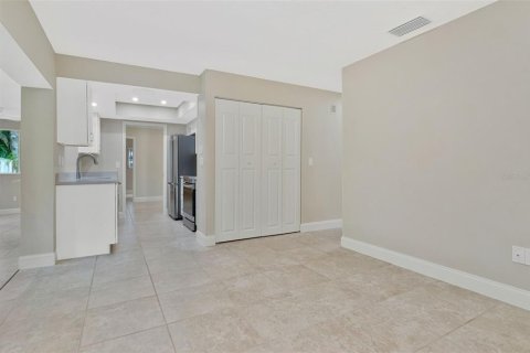Villa ou maison à louer à Palm Harbor, Floride: 2 chambres, 151.62 m2 № 2285603 - photo 23