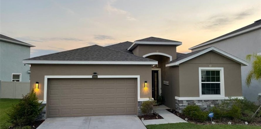 House in Wesley Chapel, Florida 4 bedrooms, 191.1 sq.m. № 1744388
