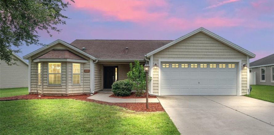 House in Oxford, Florida 3 bedrooms, 175.49 sq.m. № 1815536