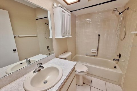Villa ou maison à louer à Palm Harbor, Floride: 2 chambres, 99.96 m2 № 2106567 - photo 12