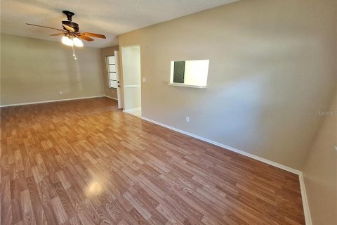 Villa ou maison à louer à Palm Harbor, Floride: 2 chambres, 99.96 m2 № 2106567 - photo 7