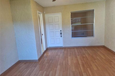 Villa ou maison à louer à Palm Harbor, Floride: 2 chambres, 99.96 m2 № 2106567 - photo 4