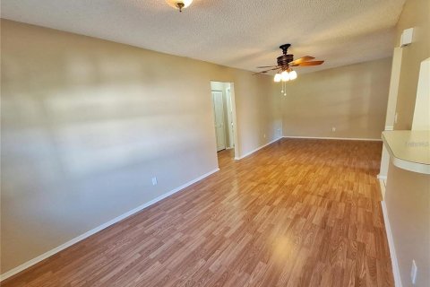 Villa ou maison à louer à Palm Harbor, Floride: 2 chambres, 99.96 m2 № 2106567 - photo 6