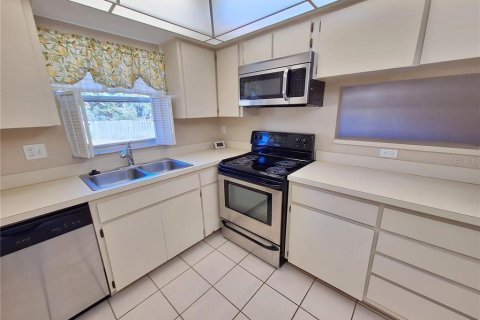 Villa ou maison à louer à Palm Harbor, Floride: 2 chambres, 99.96 m2 № 2106567 - photo 10