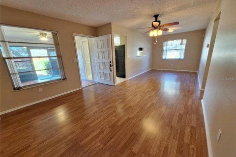 Villa ou maison à louer à Palm Harbor, Floride: 2 chambres, 99.96 m2 № 2106567 - photo 5
