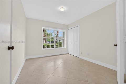 Casa en alquiler en Palmetto Bay, Florida, 4 dormitorios, 289.39 m2 № 2085980 - foto 23