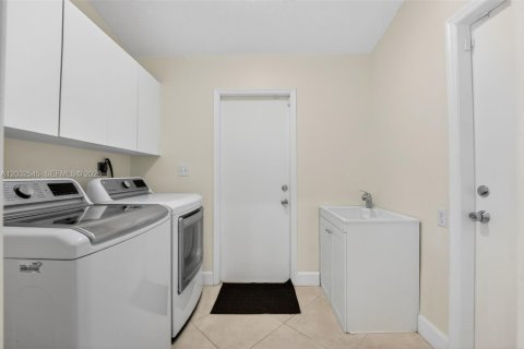 Casa en alquiler en Palmetto Bay, Florida, 4 dormitorios, 289.39 m2 № 2085980 - foto 21