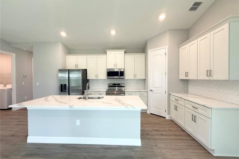 House in Sebring, Florida 4 bedrooms, 184.88 sq.m. № 2214368 - photo 2